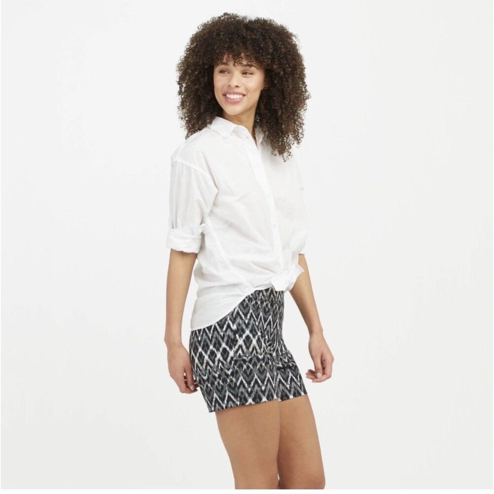 Spanx Sunshine Shorts Pull On 4" UPF 50+ Quick Dry in Grey Ikat Size M